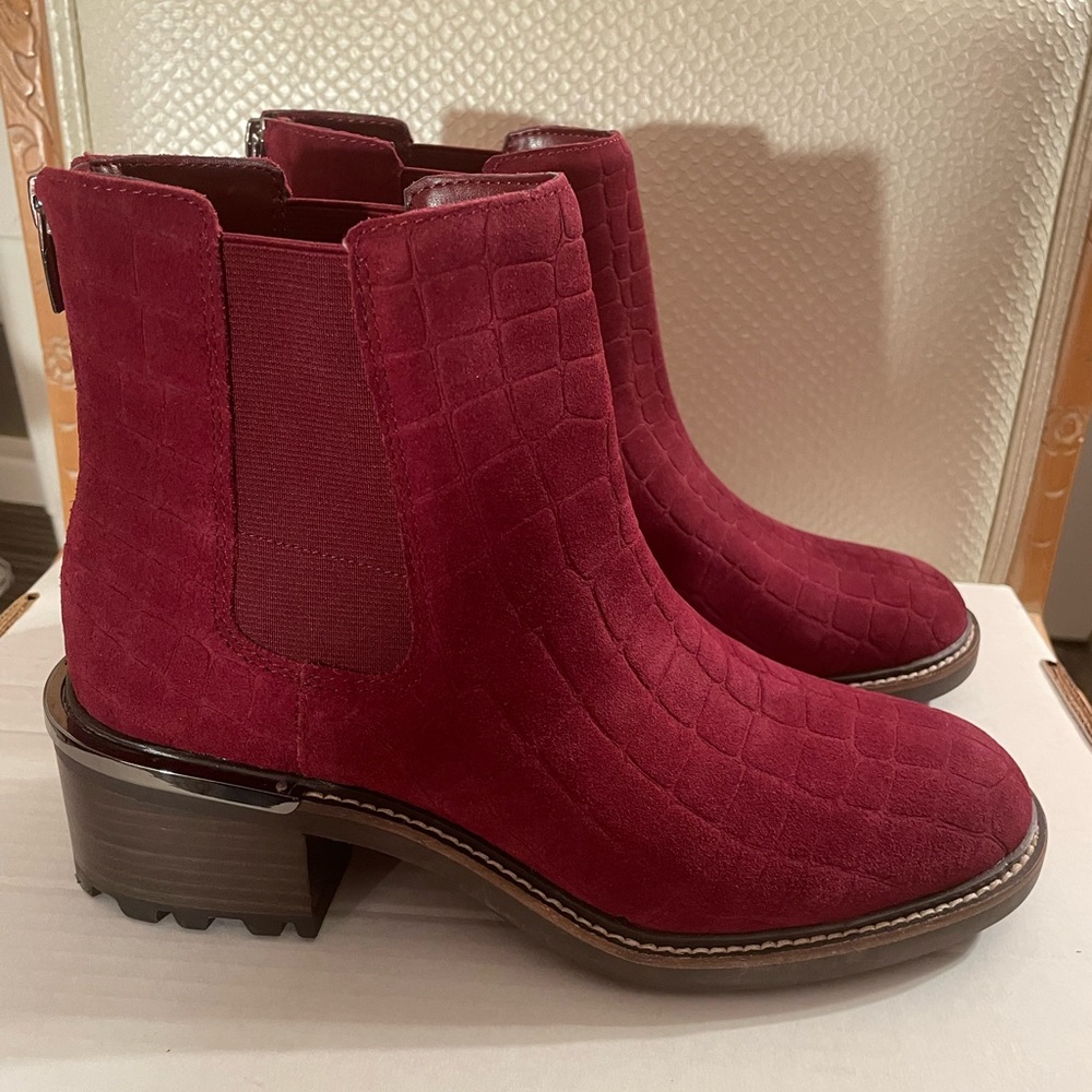 Vince Camuto NEW Fired Brick Suede, Croco Chelsea Boots, Size 9 M A458158VW0286